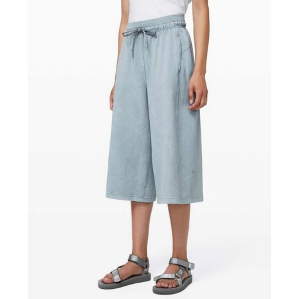 Lululemon Inner Glow Culotte Wide Leg Crops Washed Chambray Size 8 Loungewear